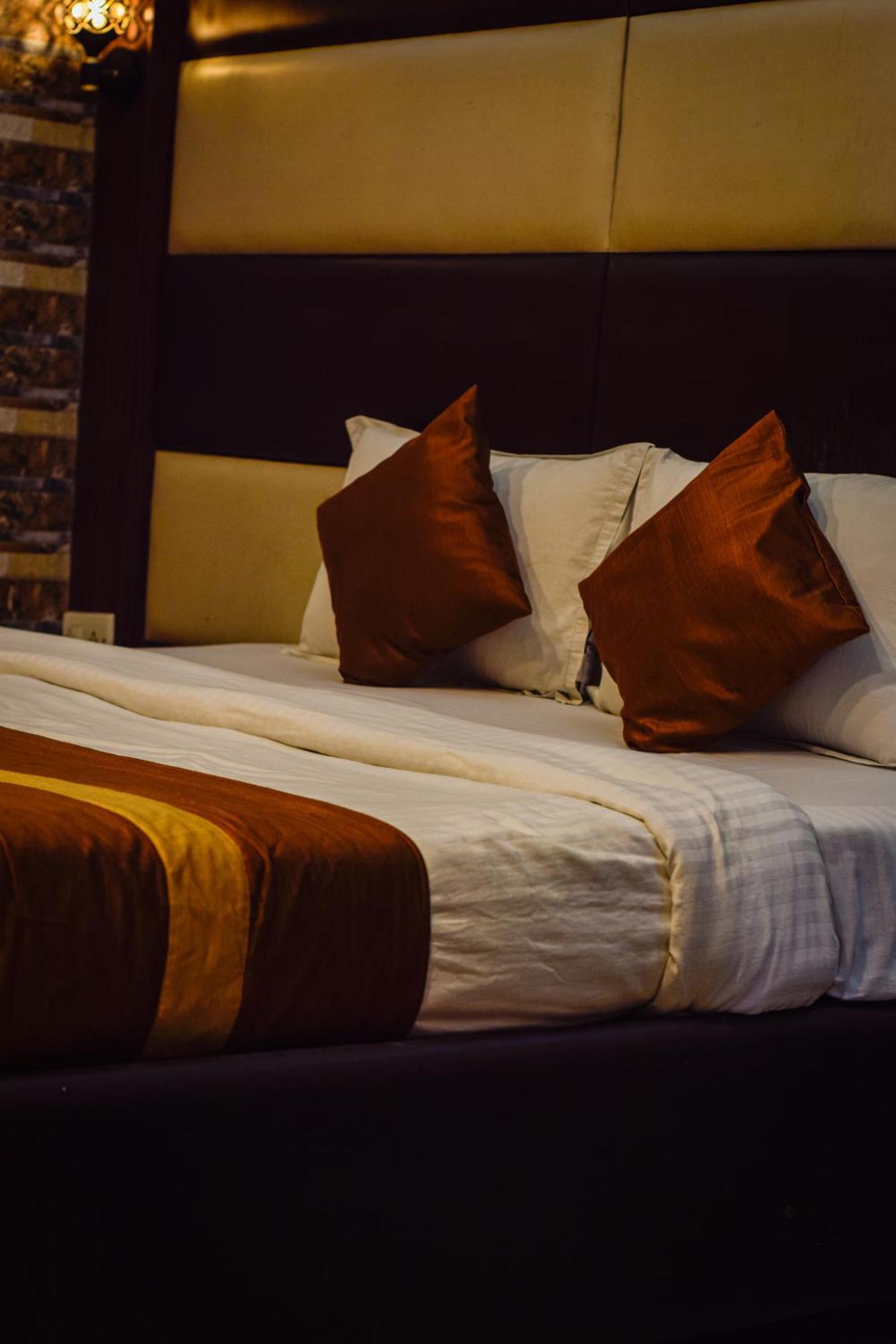 Hotel Diamond Suites Calcutta Eksteriør billede